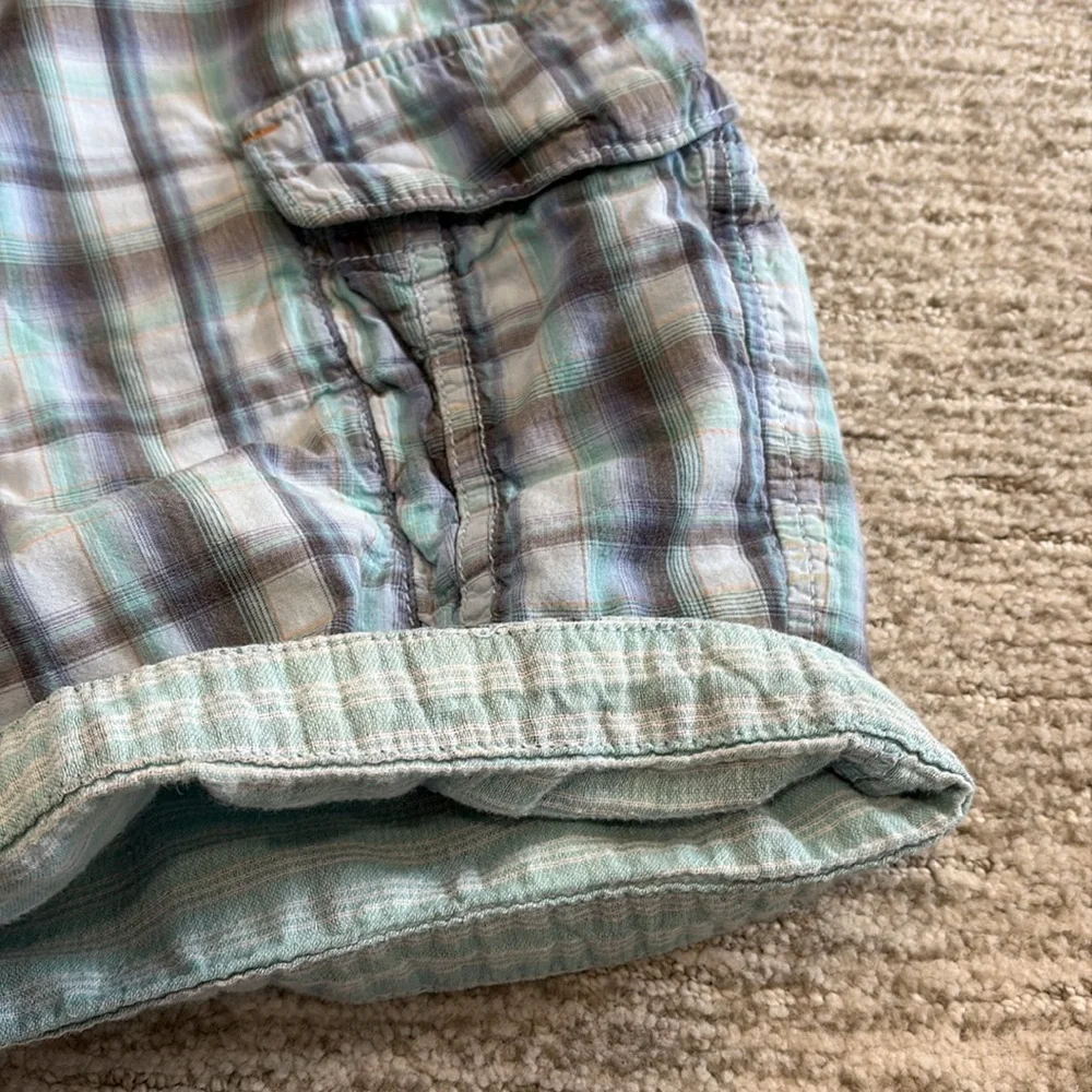 Tommy Bahama Jeans Mens Plaid Cargo Shorts Size 35 Light Blue Cotton Bermuda